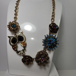 #2557, VTG FILIGREE OWL & FLORAL MEDALLION BIB STATEMENT NECKLACE. 